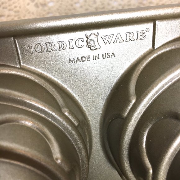 NORDIC WARE Tiered Cakelet Pan-6 Cup EUC - Picture 7 of 11